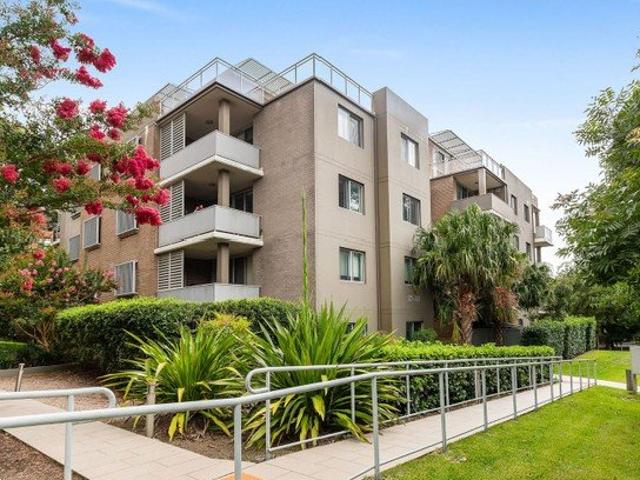 Embrace Luxury and Convenience in the Heart of Roseville!