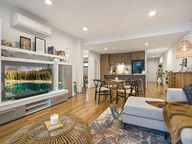Embrace seaside lifestyle in this exceptional apartment AVAILABLE FROM September 28th