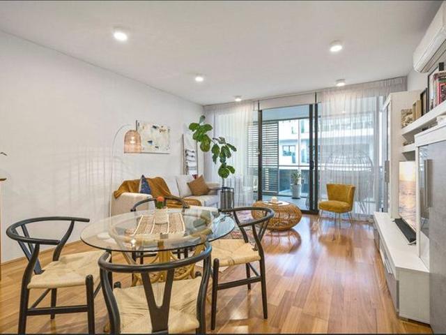 Embrace seaside lifestyle in this exceptional apartment AVAILABLE FROM September 28th