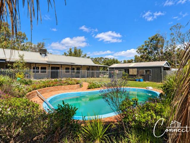 Embrace the Acreage Lifestyle on 5 Acres in Clackline
