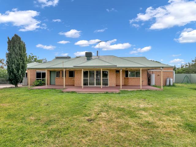 Embrace the Ideal Countryside Living in Bannockburn with Two Homes to Accommodate Larger Families!