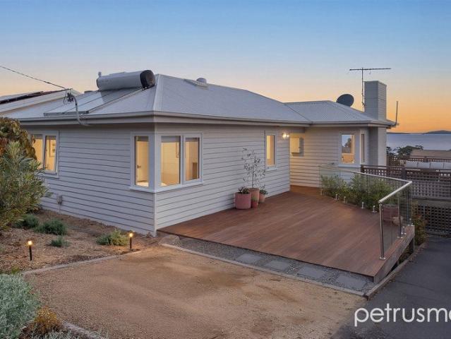Embracing expansive views and lifestyle appeal