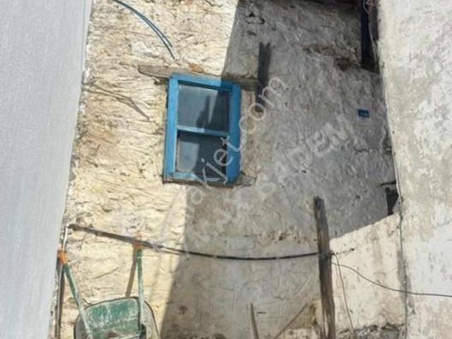 Emecik Mahallesinde Tadilat Projesi Arayanlara Kargir Ev