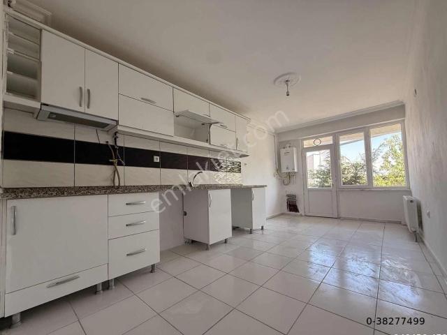 Emek Mah. Dilek Caddesi Yakını 2+1 110m2 Daire