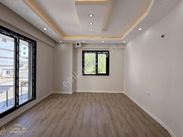 Emek Mahallesi Mutlukent Yakını Satılık 4+1 Daire