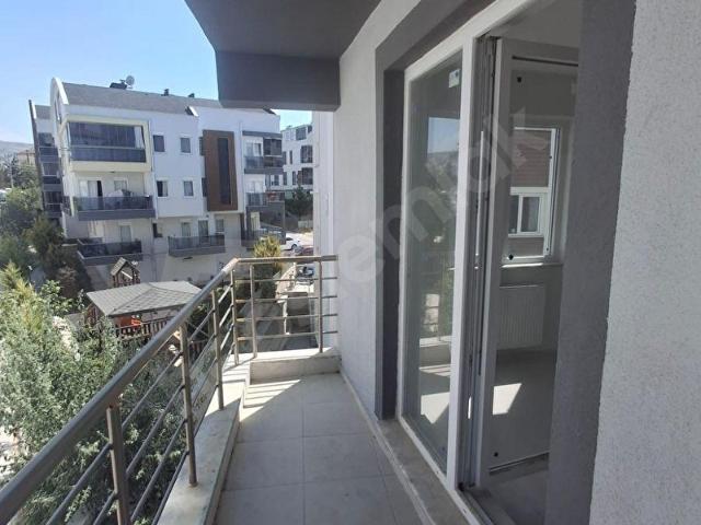 EMEK MAHALLESİNDE ARA KAT FIRSAT BALKONLU APART DAİRE