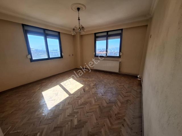 Emek Mahallesinde Önü Açık 2+1 Kiralık Daire