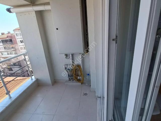 Emek Caddesinde Kiralık Arakat Dire