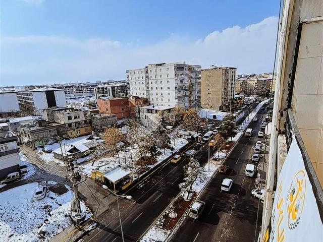 Emek Caddesine Sıfır, Eski Cezaevi Ve Mega Center A Yürüme Mesaf
