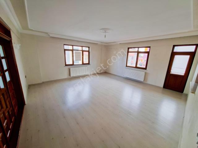 Emek Emlak'tan Hacı Osmanda Kiralık 4+1, 250 M2 Arakat Daire