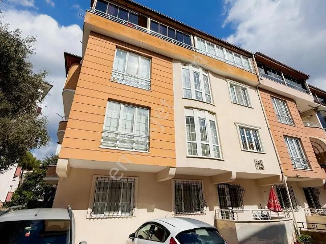 Emek Emlak'tan Körfez Mimar Sinan Mah.de Kiralık 2+1 Yeni Daire