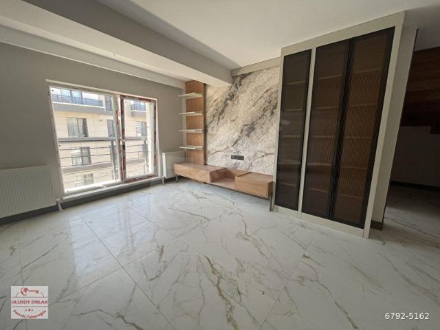 Emekte 2+1 Dubleks Balkonlu 2 Girişli Kombili Manzaralı Metro Yakını