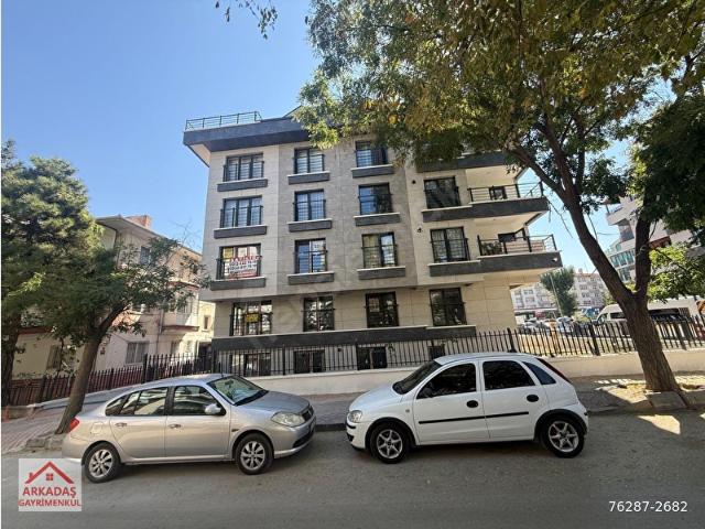 EMEKTE CADDE ÜZERİ KÖŞE BAŞI SIFIR 3+1 DUBLEKS TERASLI