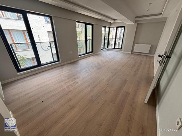 EMEMKTE YENİ BİNADA İKİ BANYOLU ASANSÖRLÜ TERASLI K.GRJLI 4+1 DUBLEX
