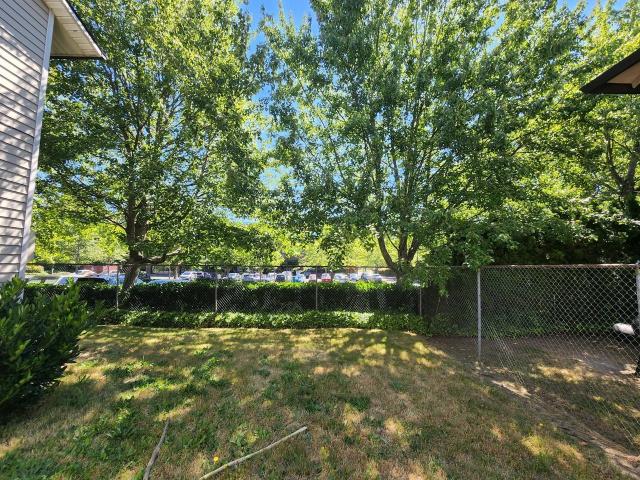 Emerald East Apartments 2 Bedroom Apartment for Rent at 324 Ne 100th Ave, Portland, OR 97220 Hazelwood