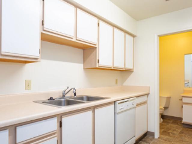 Emerald Pointe Townhomes 2 Bedroom Apartment for Rent at 750 Emerald St Apt G, Muskegon, MI 49442 Angell