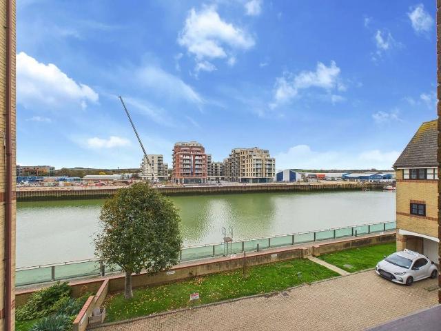 Emerald Quay, Marys Place Emerald Quay BN43, 2 bed flat to rent, £1,400 pcm | PrimeLocation