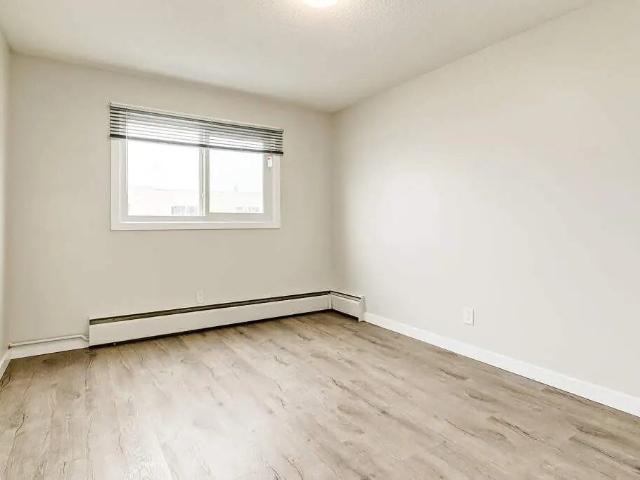 Emerald Vista 1 Bedroom Apartment for Rent at 10930 83 St Nw, Edmonton, AB T5H 1M1 Cromdale