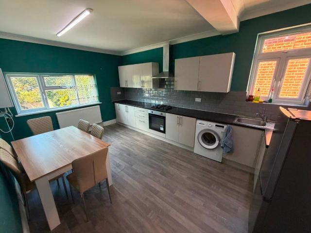 Emerson Road, Ilford IG1, 2 bed flat to rent, £2,000 pcm | PrimeLocation
