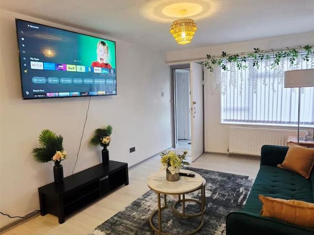 Emery Close, Walsall WS1, 3 bed property to rent, £1,400 pcm | PrimeLocation