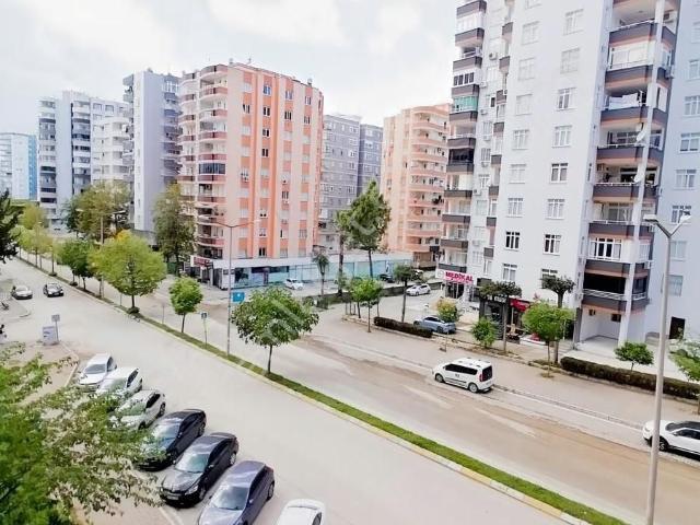 Emfadan Güzelyalı Mahallesi Palmiye Sitesinde D.gazlı 4+1 Daire