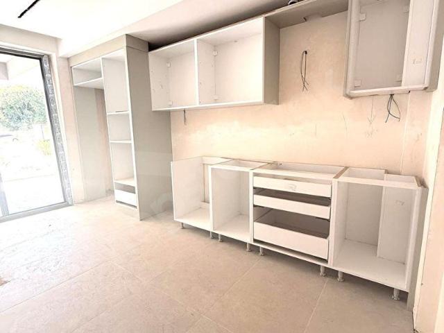 ŞEMİKELER DE KAT CEPHE SEÇENEKLİ DAİRELER