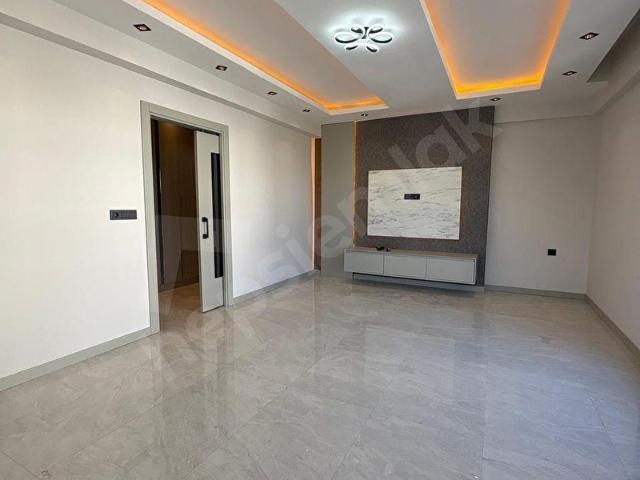 ŞEMİKLERDE LÜKS EBEVEYN BANYOLU 2+1 LÜKS DAİRELER