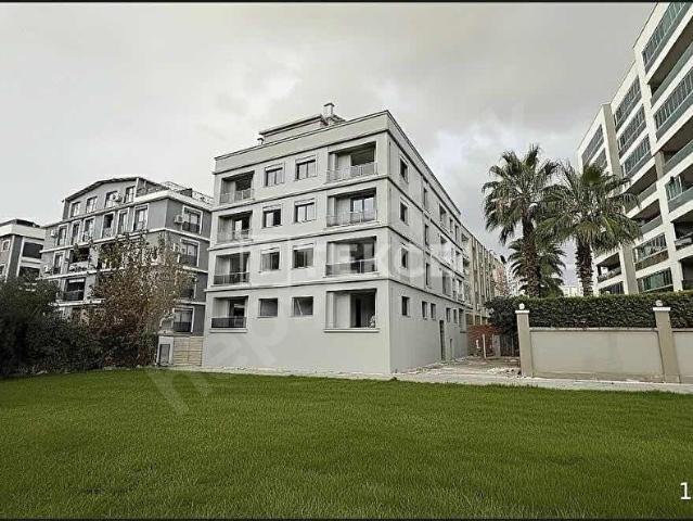 ŞEMİKLERDE 1+1 KİRALIK