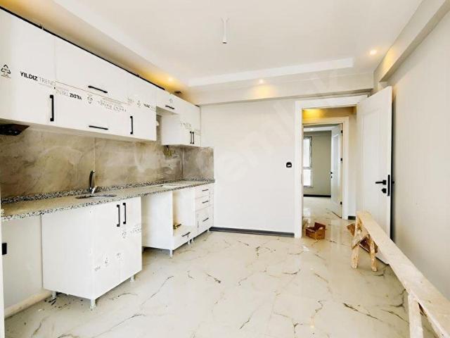 EMİNEVİMBİREVİMKATILIMEVİM'E UYGUN CADDE ÜZERİNDE SATILIK 2+1