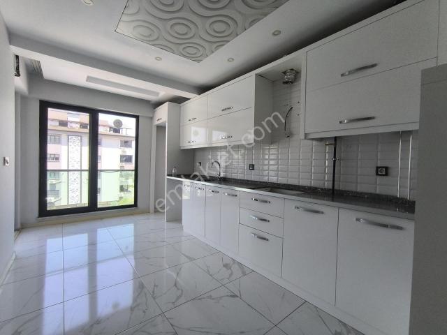 Şemikler Mahallesi Naz Bayrak Üstü 2+1 Arakat Kiralık Daire