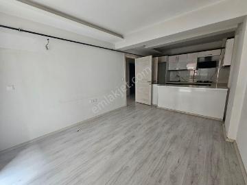 Şemikler Mahallesi’nde Kiralık Geniş 2+1 | Ankastre Setli, Kapalı Otoparklı, Aile Apartmanında