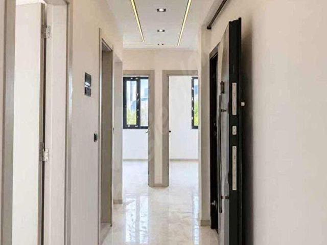 ŞEMIKLER'DE 3 + 1 140 m2 ARA KAT ÖN CEPHE EBEVYN.B ACİLLL