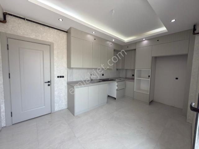 Şemiklerde Geniş 2+1 Sıfır Daire Ebeveyn Banyolu