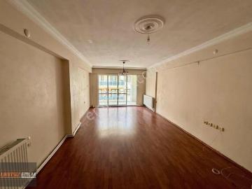 Şemikler'de | Kiralık 3+1 Köşe 130 M2 | Arakat | Çift Balkon