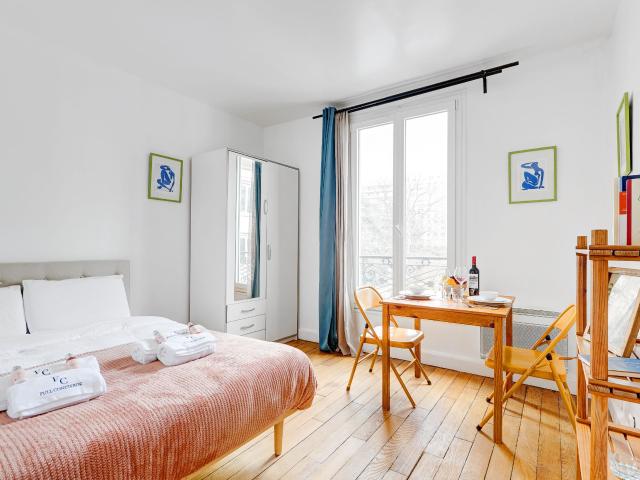 Emile Suite: Superb Parisian studio apartment