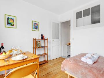Emile Suite: Superb Parisian studio apartment, Paris Amsterdam Apartments for Rent