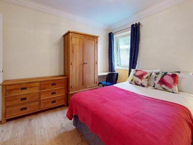 Emily Gardens, Plymouth, Plymouth PL4, 3 bed shared accommodation to rent, £737 pppm | PrimeLocation