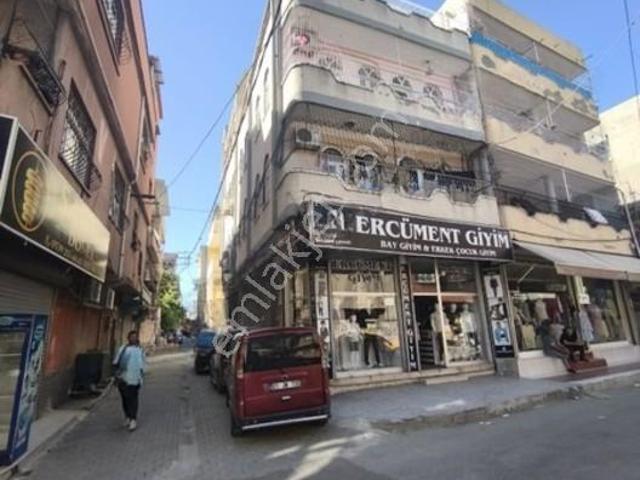 Emin Ağa Caddesinde Köşe Başı Güney Cephe 1 İşyeri 3 Daire