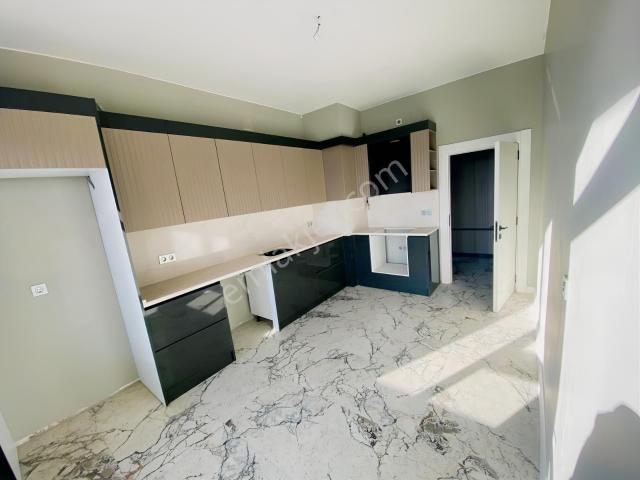 Emin Emlak Niğde Fertek Yolu Avm Karşısı 3+1 140m2 Lüks Daire