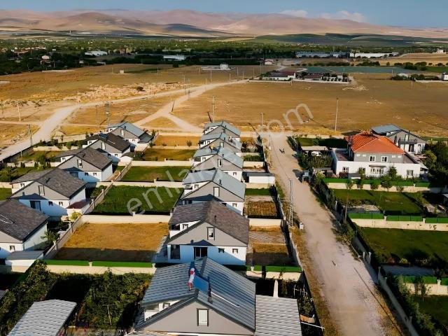 Emin Emlak Niğde Sazlıca 4+1 215 M2 Satılık Dubleks Vılla