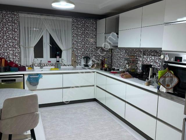 Emin Emlak Satıyor. Hisar Mahallesi 5+1 Bireysel Garajlı Satılık Daire