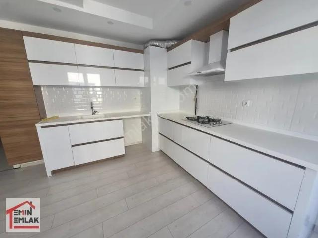 Emin Emlak Satıyor. üniversite Mahallesi 3+1 Sosyal Alanlı Daire