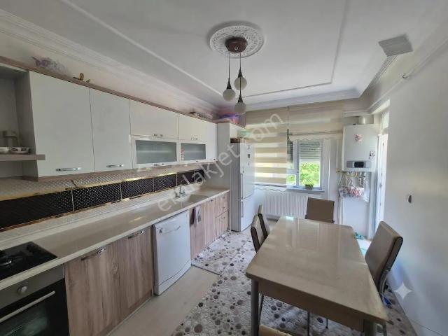 Emin Emlak Satıyor. yeşilada Mahallesi 3+1 Ara Kat Garajlı Daire