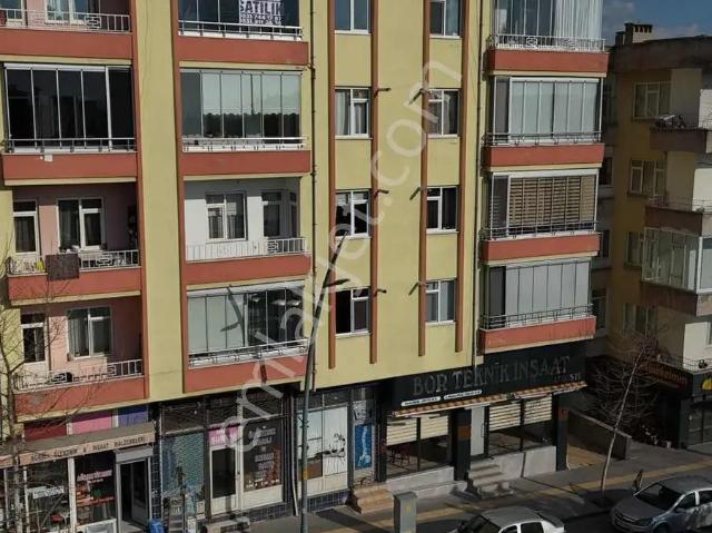 Emin Emlaktan Bor Çarşı Merkezde Önü Açık Ferah 3+1