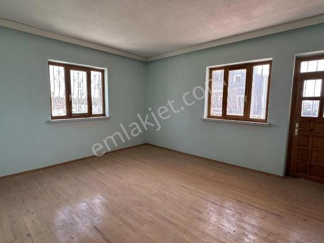 Emin Emlaktan 8 Kat İmar Avantajlı,villa Bölgesinde Müstakil Ev