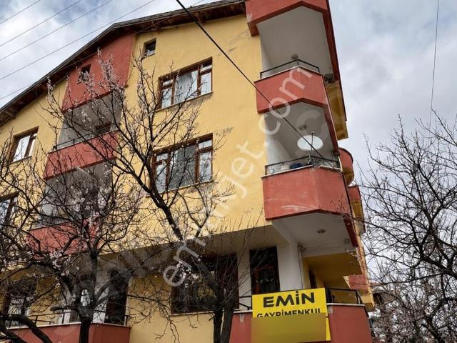 Emin Gyo'dan Hanaybaşında Şehir Koleji Karşısı 3+1 Kiralık Daire