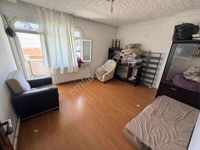Emin Gayrimenkulden Tüm Hisseleri Eşit 1999 Yapım 2+1 Satılık
