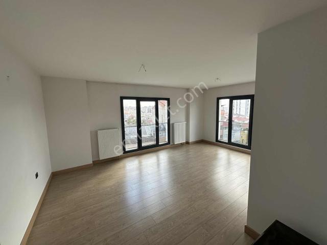Emin Gayrimenkulden Toki Şehri Bağcılarda 3+1 Kiralık Köşe Daire