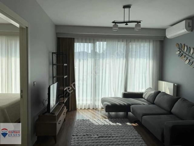Emine Göktürk,den İnistanbul,da Eşyalı Balkonlu Büyük 1+1