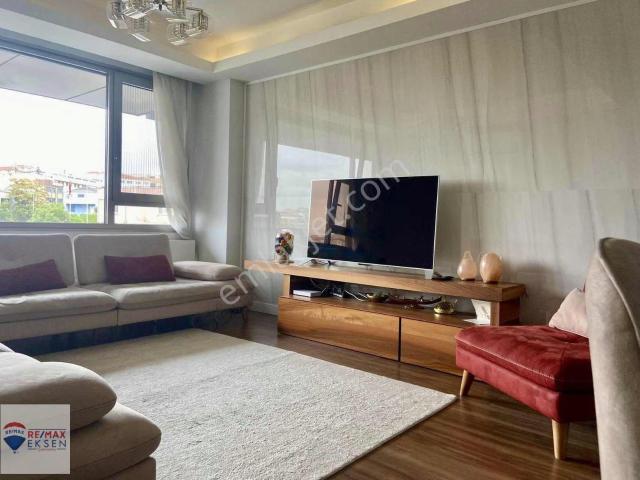 Emine Göktürk,den İnistanbul,da Eşyalı Büyük Satılık 3+1